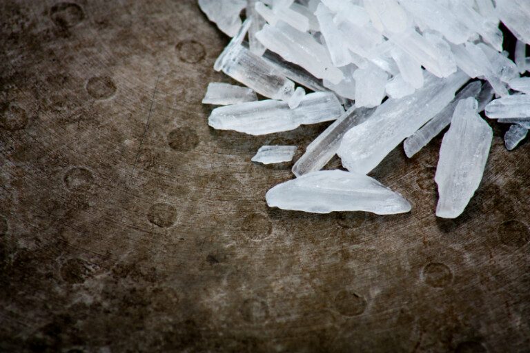 Kristalliserat metamfetamin. Foto: Pixabay