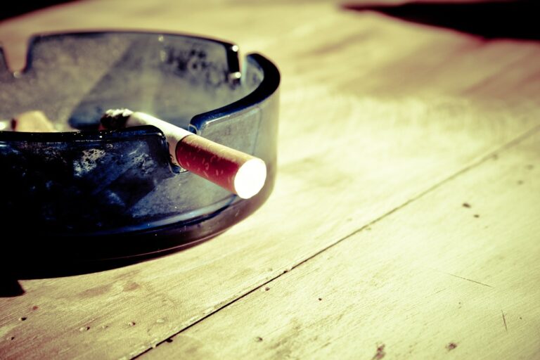 cigarette-599485_1280 cigarette-599485_1280